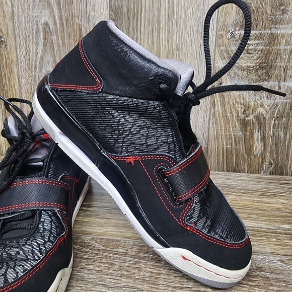 Jordan Nike Boys Basketball Sneakers 2013 #602662-004 Size 4Y Black Gray Red - Picture 5 of 9